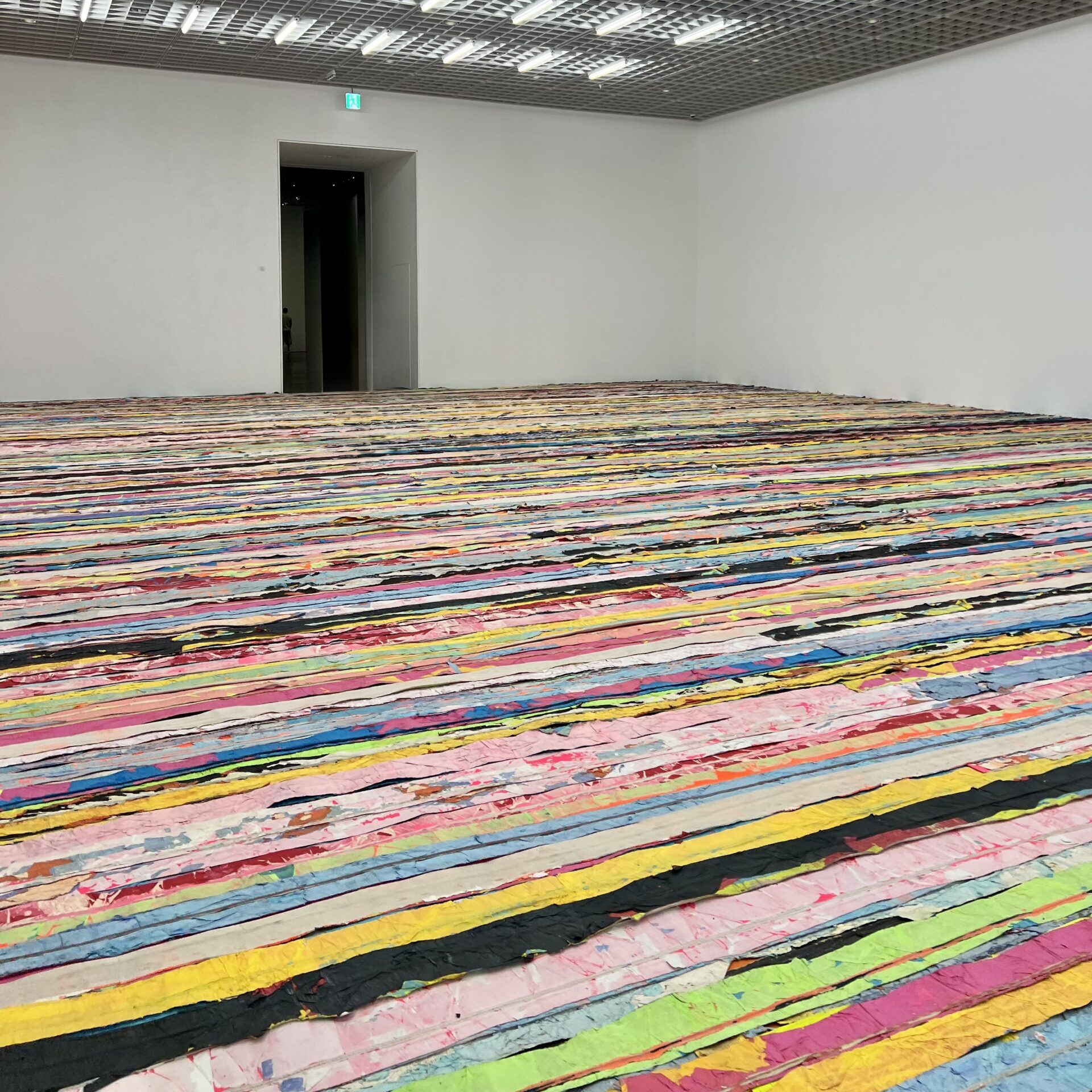 アモーレパシフィック美術館で開催中のマーク・ブラッドフォード《Keep Walking》展。