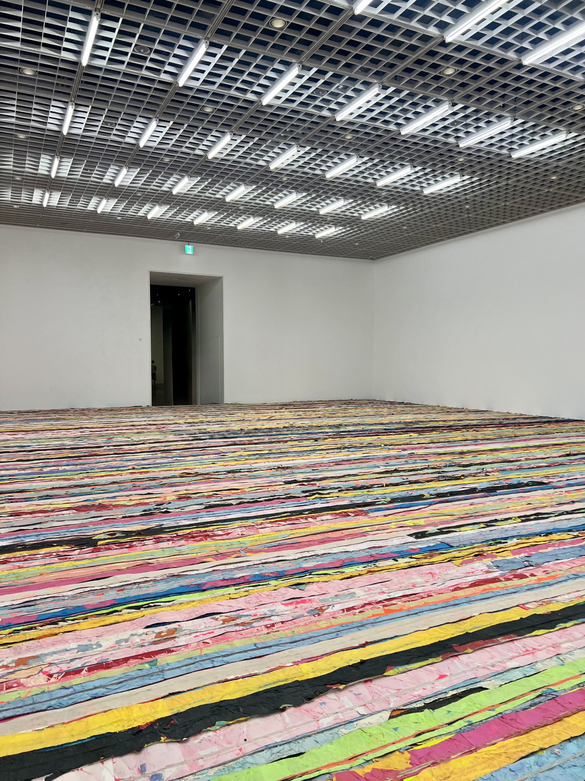 アモーレパシフィック美術館で開催中のマーク・ブラッドフォード《Keep Walking》展。